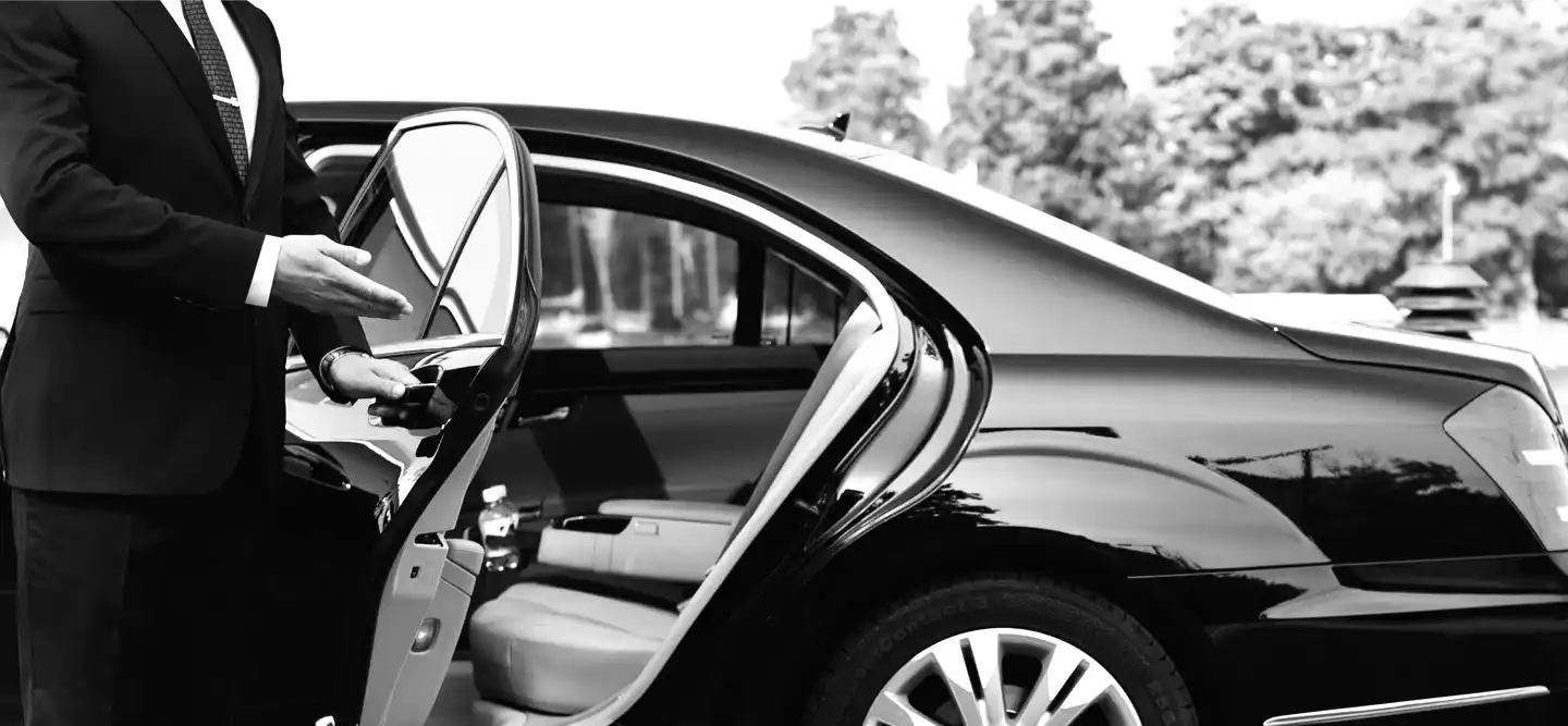 Looking for Transportation to Seattle Airport? Consider Limo Service