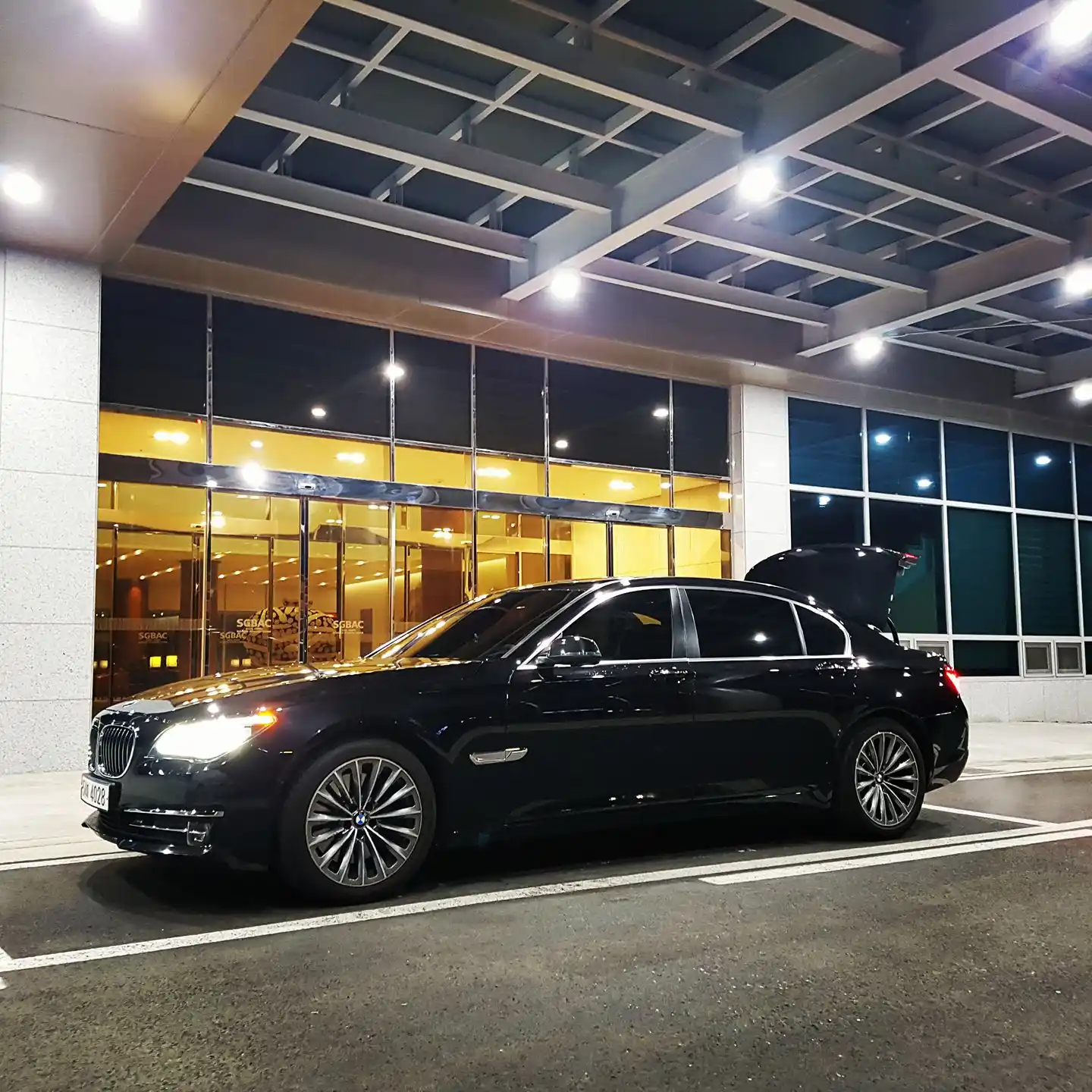Best Black Car Service in Bellevue for Airport Transfers